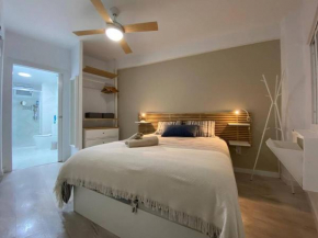 Casa Picaso Elegance, one bedroom city center apartment with balcony BY NAMASTE ELITE